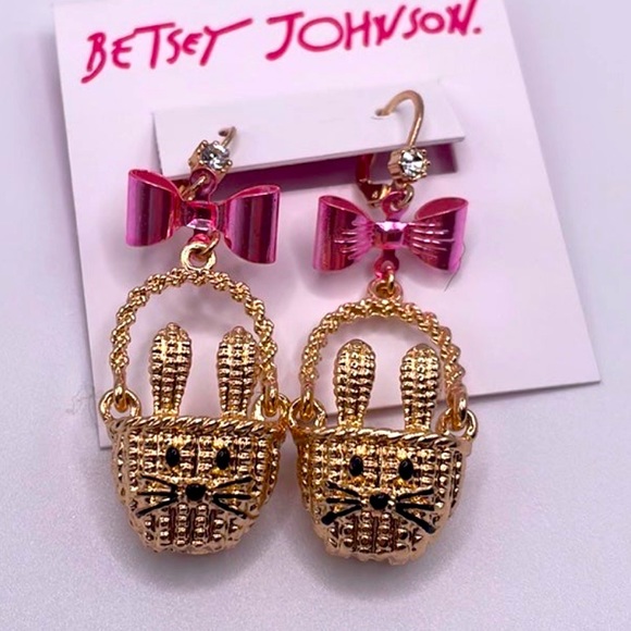 New Betsey Johnson  pink bow with bunny basket earrings - Picture 14 of 15